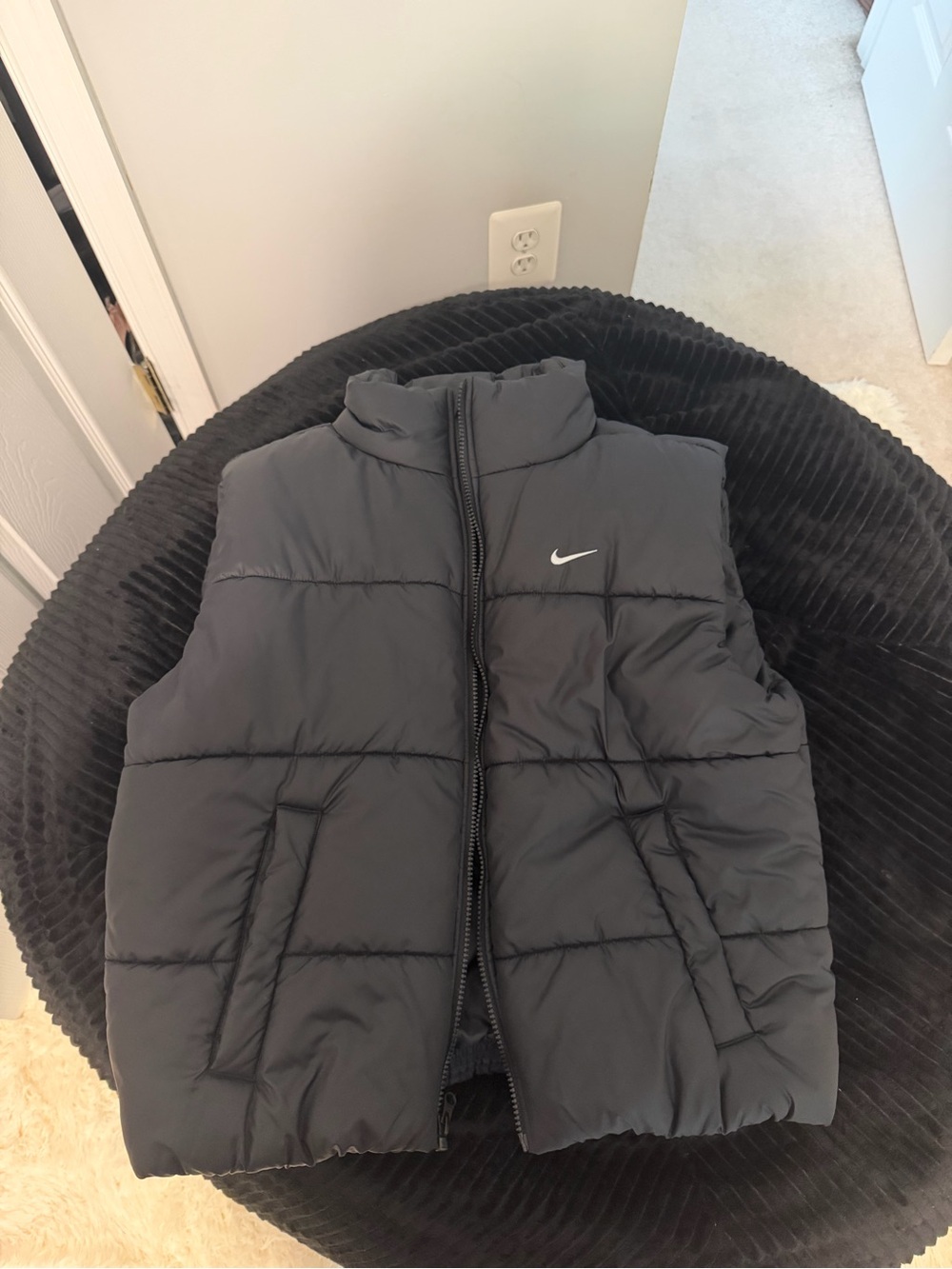 Nike Men’s Black Quilted Puffer Vest